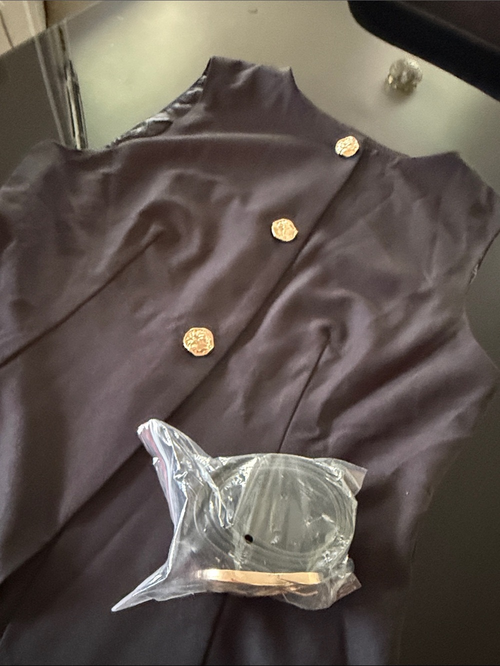 Black Sleeveless Buttoned Tailored Vest - Picture 8 of 11